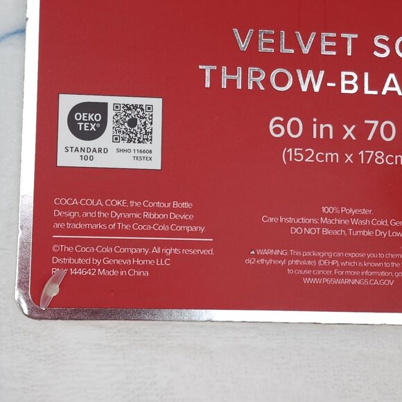 Coca-Cola Polar Bear Velvet Soft Throw Blanket 60" X 70" Oversized Super Soft - Picture 8 of 12